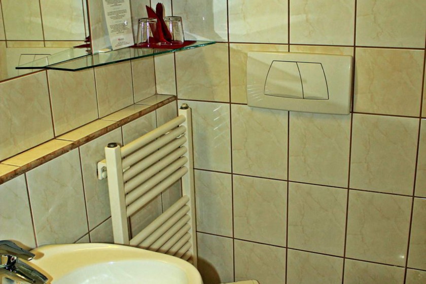 Standard szoba fürdőszobája